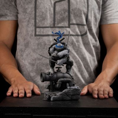 Tortues Ninja statuette 1/10 Art Scale Leonardo Black and White Variant 26 cm