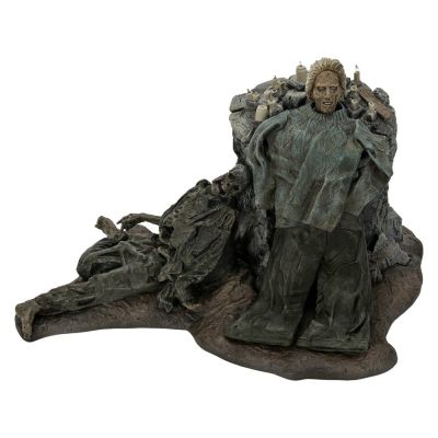 Friday the 13th: The Game diorama Trenchcoat with Spikes Inferno Room Deluxe Set