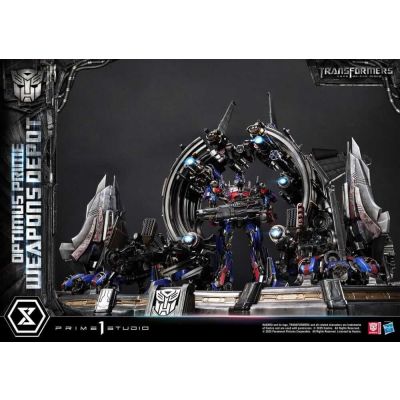 Transformers: Dark of the Moon (Film) Museum Masterline statuette Optimus Prime Weapons Depot Bonus Version 127 cm
