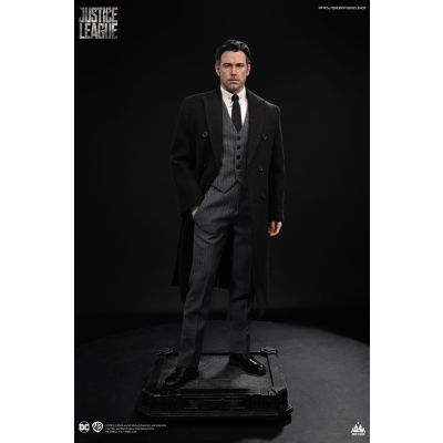 Justice League statuette 1/4 Bruce Wayne (Ben Affleck) 51 cm