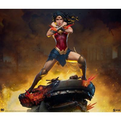 DC Comics statuette Premium Format Wonder Woman: Saving the Day 50 cm