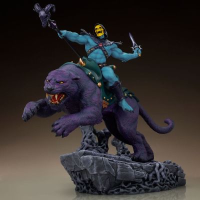 Masters of the Universe statuette Skeletor et Panthor Classic Deluxe 62 cm